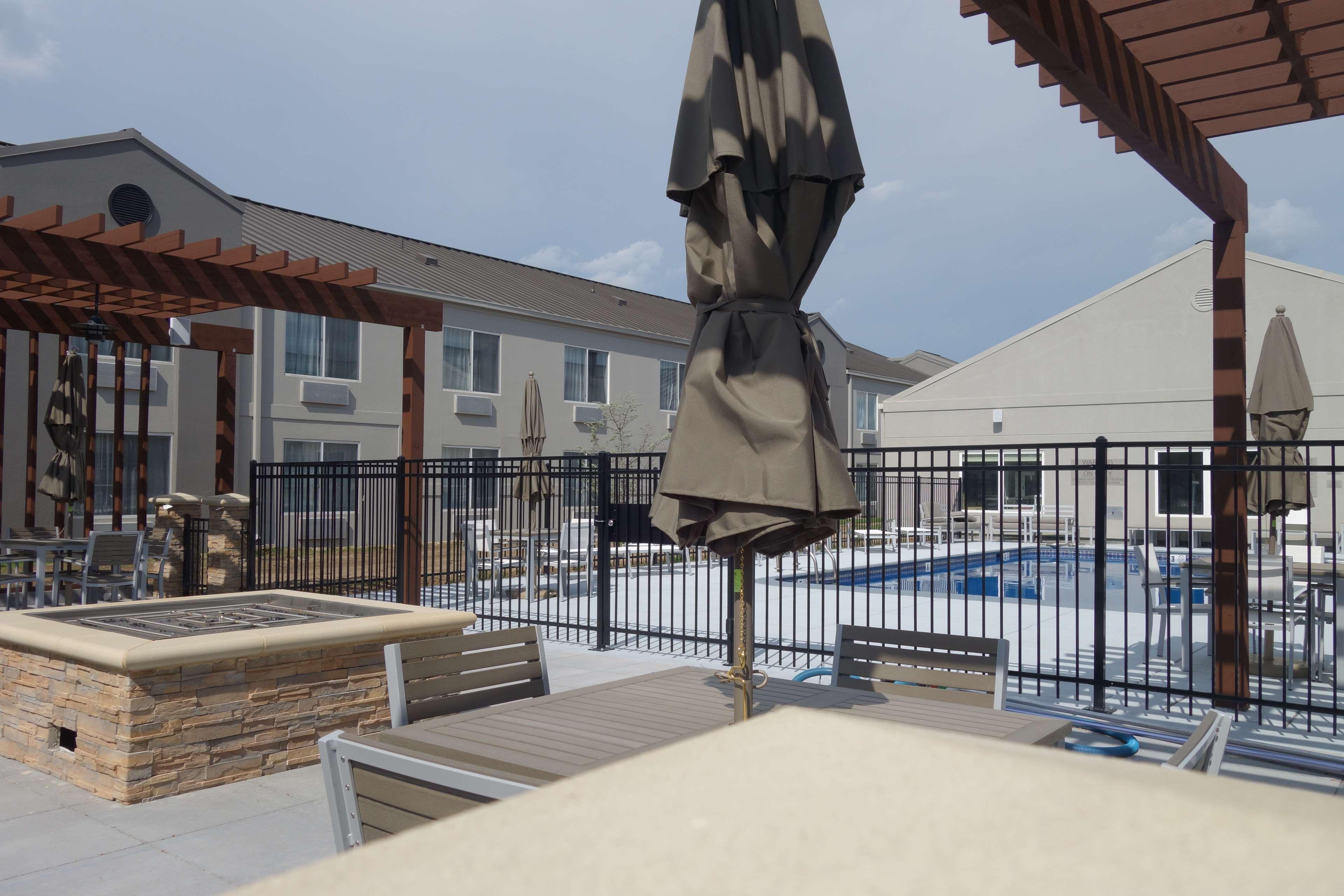 Country Inn & Suites By Radisson, Wichita East, Ks מראה חיצוני תמונה