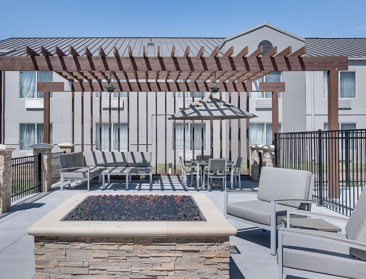 Country Inn & Suites By Radisson, Wichita East, Ks מראה חיצוני תמונה