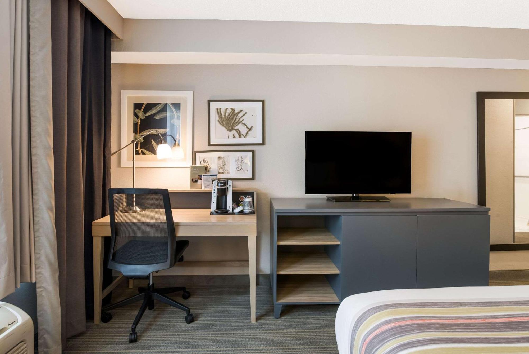 Country Inn & Suites By Radisson, Wichita East, Ks מראה חיצוני תמונה