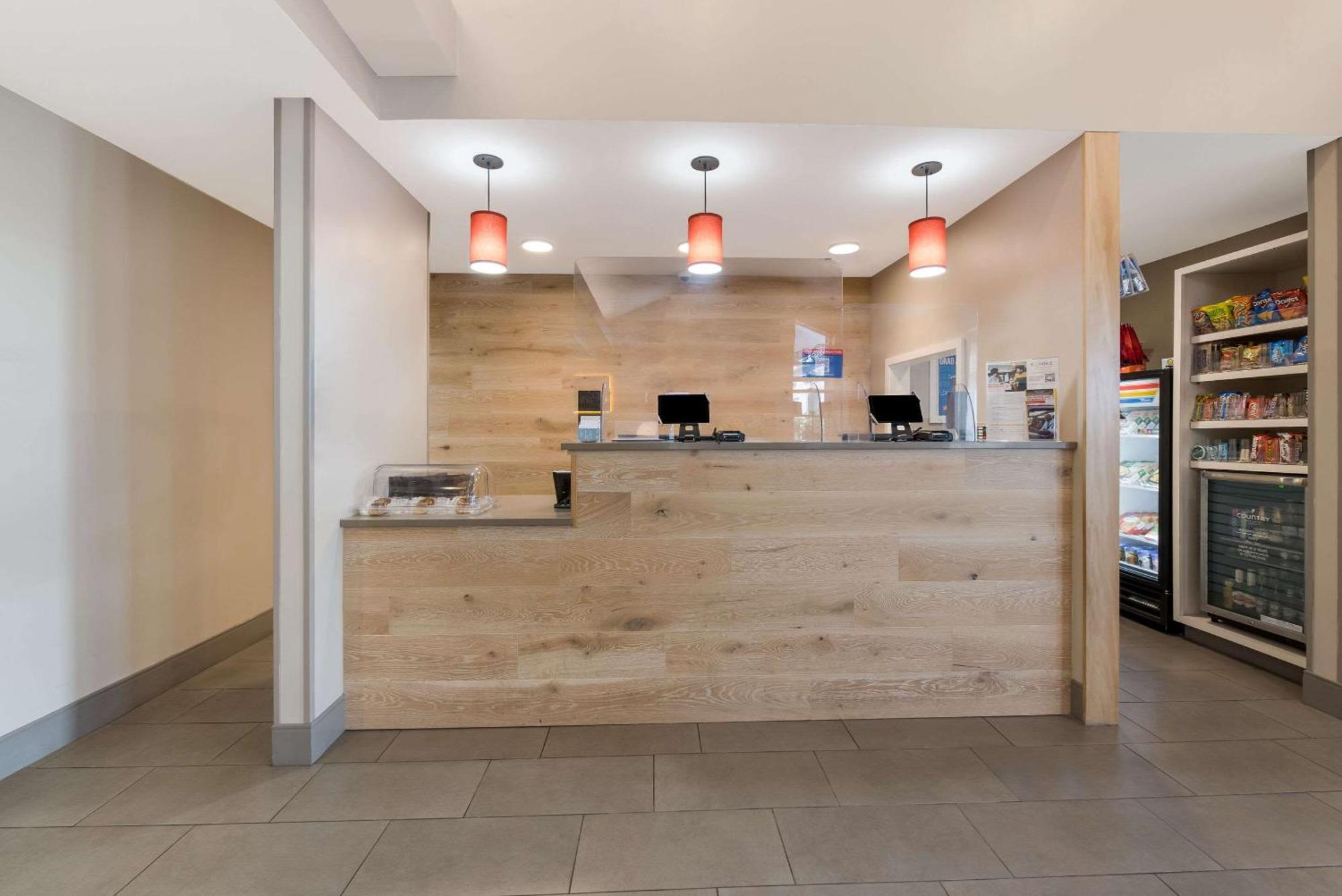 Country Inn & Suites By Radisson, Wichita East, Ks מראה חיצוני תמונה