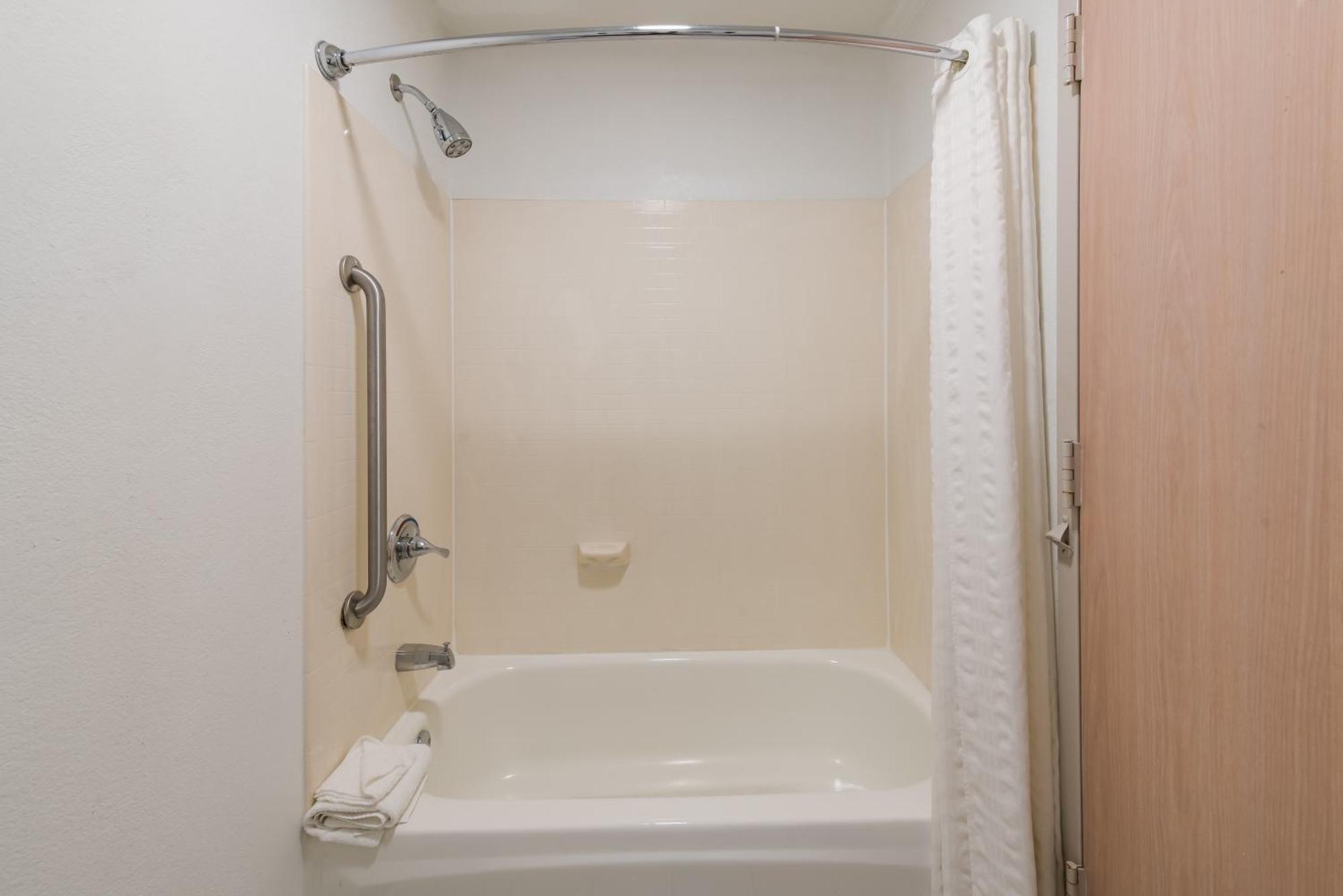 Country Inn & Suites By Radisson, Wichita East, Ks מראה חיצוני תמונה