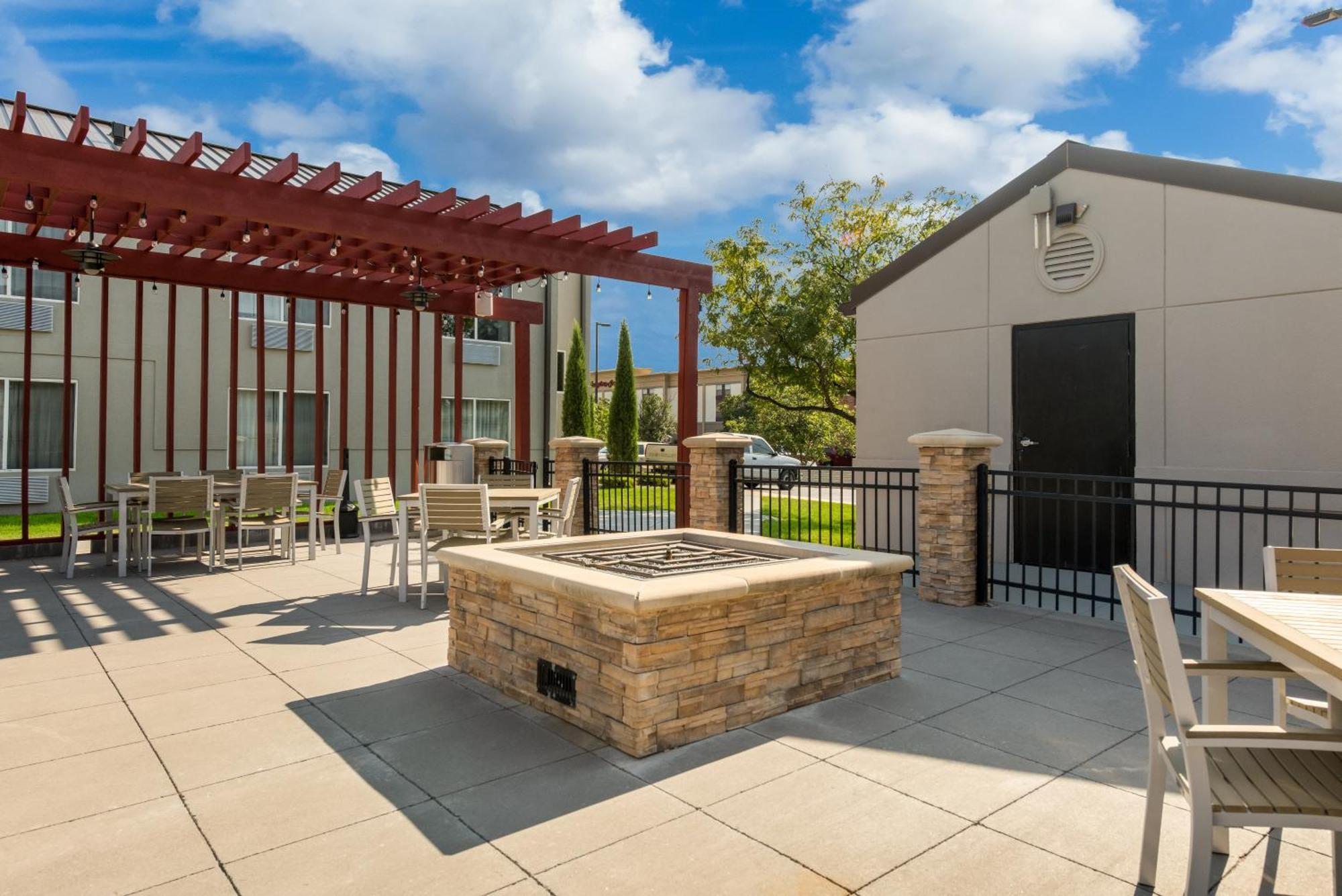 Country Inn & Suites By Radisson, Wichita East, Ks מראה חיצוני תמונה