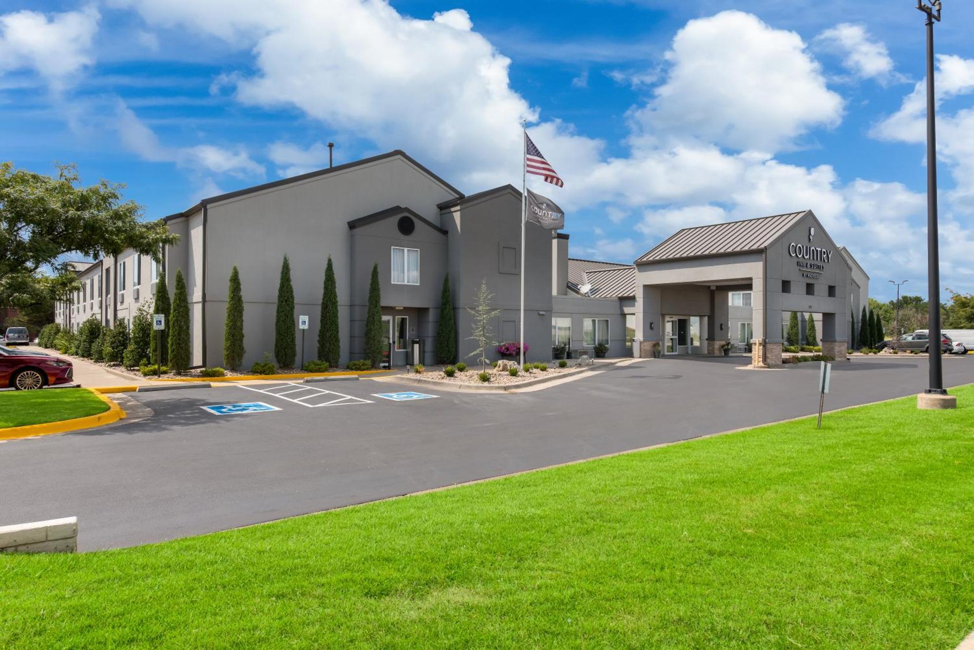 Country Inn & Suites By Radisson, Wichita East, Ks מראה חיצוני תמונה