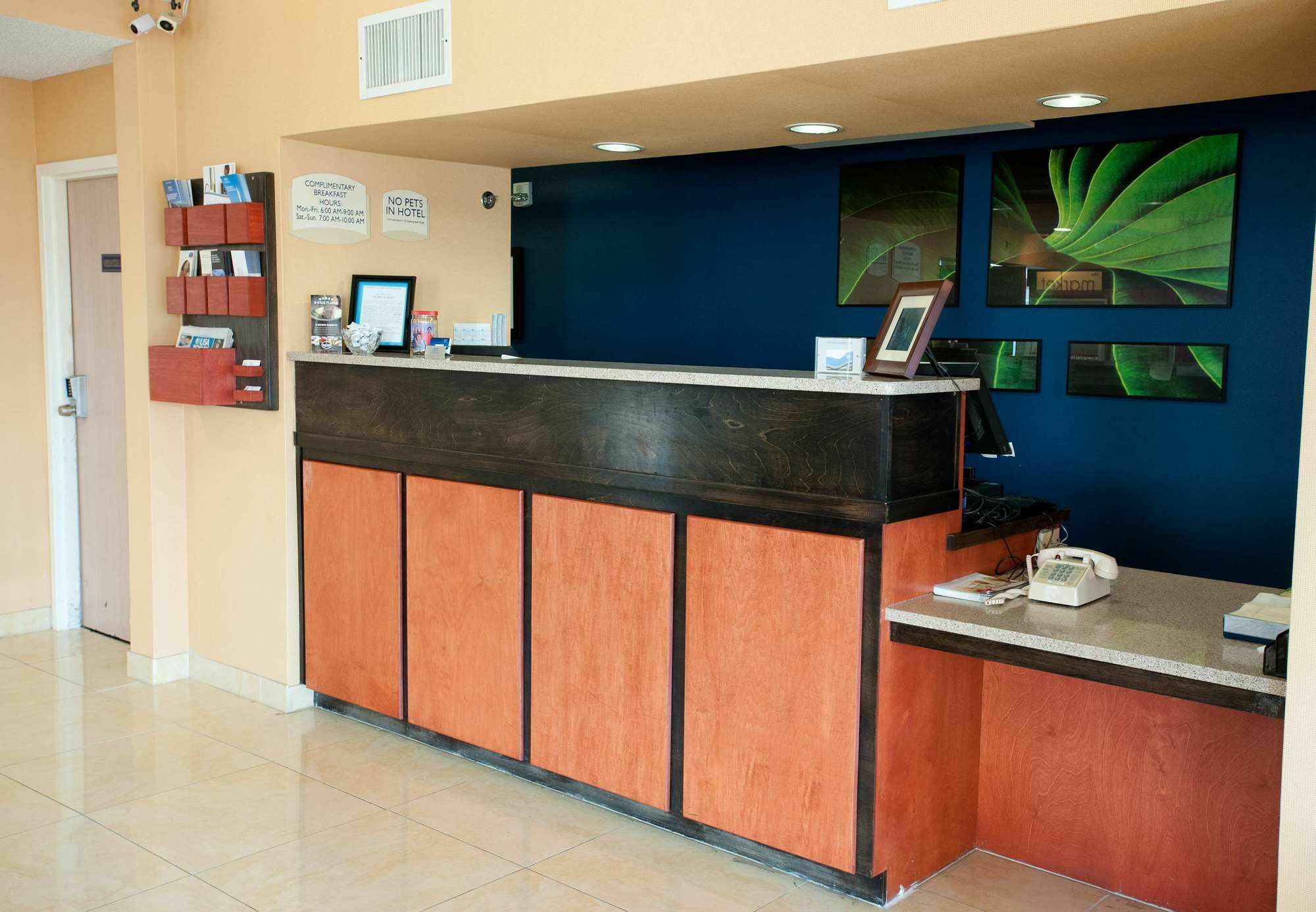 Country Inn & Suites By Radisson, Wichita East, Ks מראה חיצוני תמונה